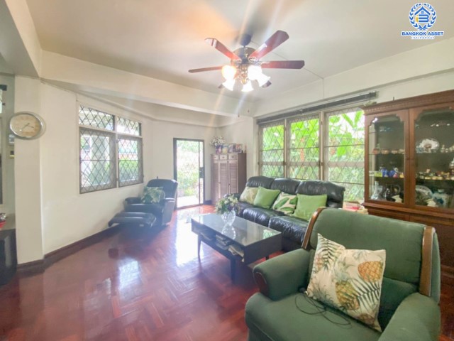 *****ทาวน์โฮม 3 ชั้นมือสองย่านกรุงเทพฯ ซอยวงศ์สว่าง-บางซื่อ บ้านพร้อมอยู่ เนื้อที่ 37 ตร.ว. พื้นที่ใช้สอยมากถึง 250 ตร.ม. มาพร้อมฟังก์ชัน 3 ห้องนอน 2 ห้องน้ำ 1 ที่จอดรถ บนทำเลติดถนนกรุงเทพฯ-นนท์ ใกล้รถไฟฟ้าสายสีม่วง "สถานีวงศ์สว่าง"